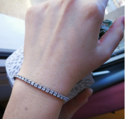 Bracelet en platine orné d’une ligne de 44 diamants pour 5.5 carats 2