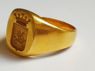 BAGUE CHEVALIERE ARMOIRIES  en or 750 / 1000 ( 18 carats ) 2
