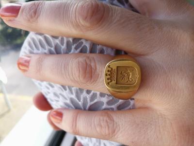 BAGUE CHEVALIERE ARMOIRIES  en or 750 / 1000 ( 18 carats ) 2