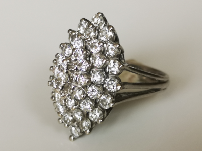 Bague marquise en or gris et diamants 2