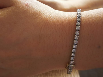 Bracelet en platine orné d’une ligne de 44 diamants pour 5.5 carats 2