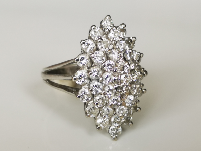 Bague marquise en or gris et diamants 2