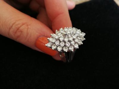 Bague marquise en or gris et diamants 2