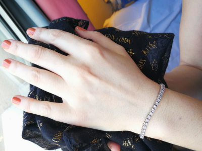 Bracelet en platine orné d’une ligne de 44 diamants pour 5.5 carats 2