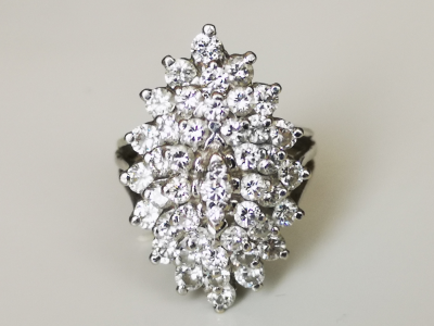 Bague marquise en or gris et diamants 2