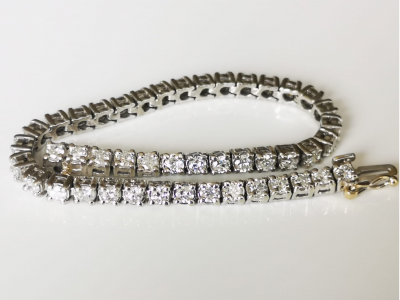 Bracelet en platine orné d’une ligne de 44 diamants pour 5.5 carats 2