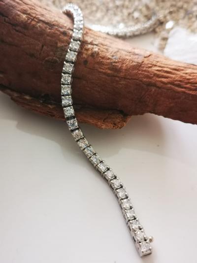 Bracelet en platine orné d’une ligne de 44 diamants pour 5.5 carats 2