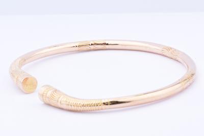 Magnifique bracelet jonc massif en or jaune 18 carats (750 millièmes). 2