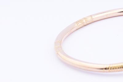 Magnifique bracelet jonc massif en or jaune 18 carats (750 millièmes). 2