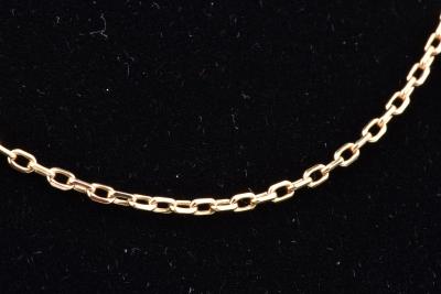 Long collier de 65.5 cm en or 18 carats (750 millièmes) chaine en maille forçat, fermoir bouée. 2