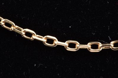 Long collier de 65.5 cm en or 18 carats (750 millièmes) chaine en maille forçat, fermoir bouée. 2
