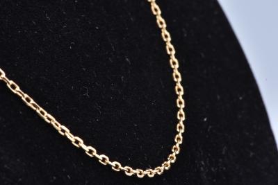 Long collier de 65.5 cm en or 18 carats (750 millièmes) chaine en maille forçat, fermoir bouée. 2