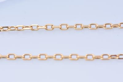 Long collier de 65.5 cm en or 18 carats (750 millièmes) chaine en maille forçat, fermoir bouée. 2
