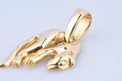 Pendentif panthère en or 18 carats (750 millièmes). 2