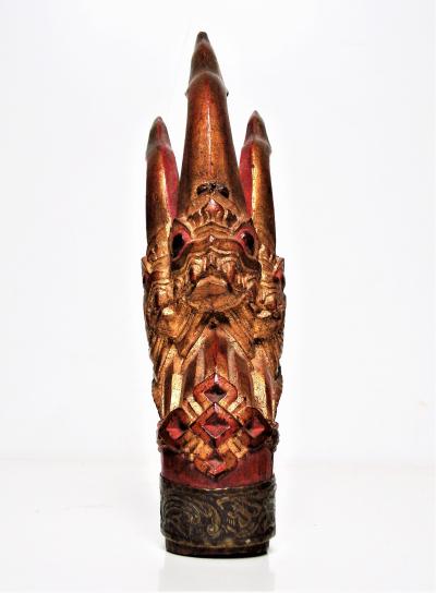 Superbe embout de palanquin en bois laqué doré figurant un Naga, Thaïlande, 19eme siècle 2