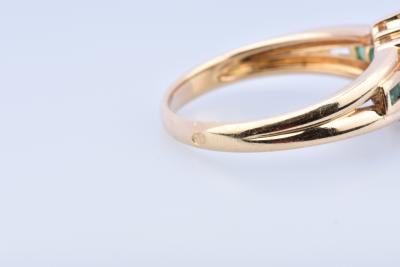 Bague en or jaune 18 carats composée d’une émeraude 2