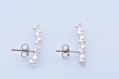 Paire de boucles d’oreilles en or 18 carats ornées de 18 oxydes de Zirconium 2