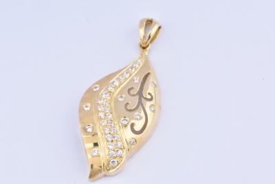 Pendentif en or jaune 18 carats et 35 oxydes de Zirconium 2