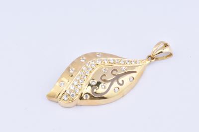 Pendentif en or jaune 18 carats et 35 oxydes de Zirconium 2