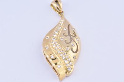 Pendentif en or jaune 18 carats et 35 oxydes de Zirconium 2