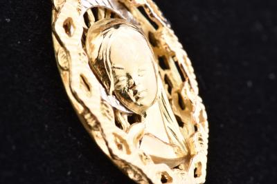 Pendentif religieux vierge filigrane en or 18 carats  jaune et blanc 2
