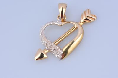 Magnifique pendentif coeur fléché bicolore 18 carats (750 millièmes). 2