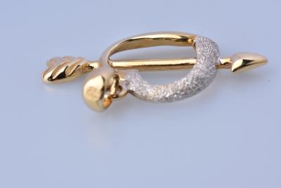 Magnifique pendentif coeur fléché bicolore 18 carats (750 millièmes). 2