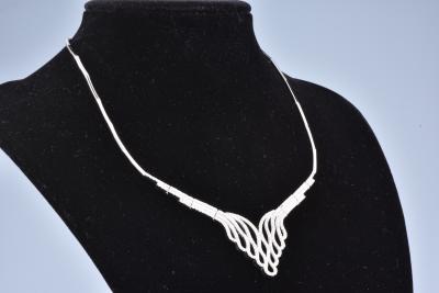 Magnifique collier en or blanc 18 carats, fermoir tiroir 2