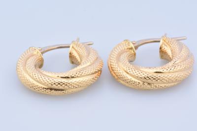 Belles boucles d'oreilles créoles torsadées en or jaune 18 carats (750  millièmes). - Bijoux et montres - Plazzart