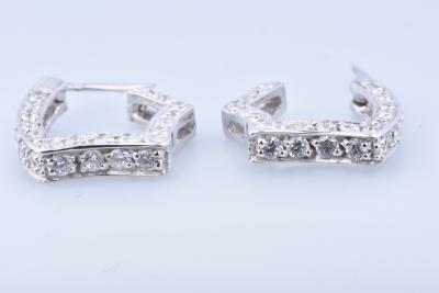 Boucles d’oreilles en or blanc 18 carats ornées de 52 oxydes 2