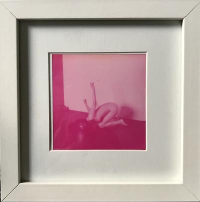 ARAKI - Sans titre - Polaroïd rose signé 2