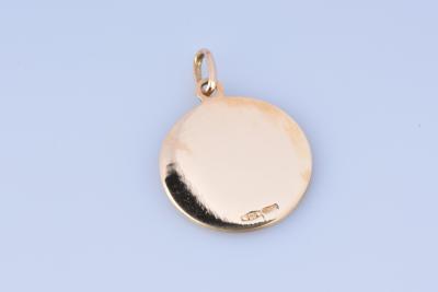 Pendentif Vierge Marie en or 18 carats 2