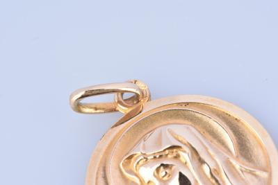 Pendentif Vierge Marie en or 18 carats 2