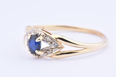 Bague en or jaune 18 carats composée d’un saphir 2