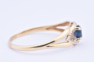 Bague en or jaune 18 carats composée d’un saphir 2
