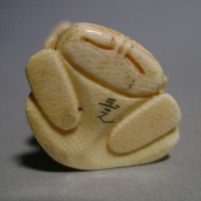 Netsuke en ivoire, Daikoku et son maillet, Japon, fin Taisho (1912-1928) 2