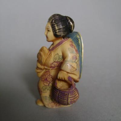 Netsuke en ivoire, Geisha, Japon fin Taisho (1912-1928) 2