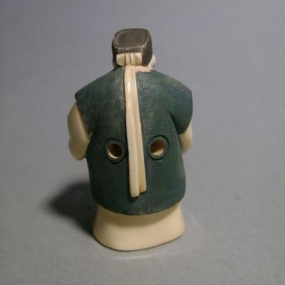 Netsuke en ivoire polychrome, Vieil homme à la gourde, Japon, époque Taisho (1912-1928) 2