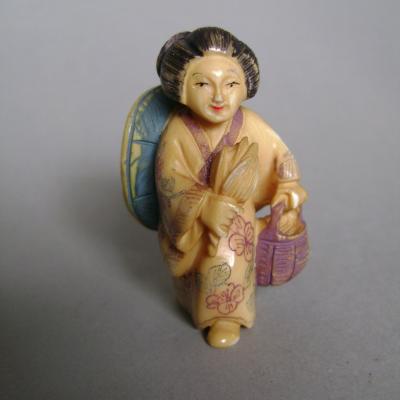 Netsuke en ivoire, Geisha, Japon fin Taisho (1912-1928) 2