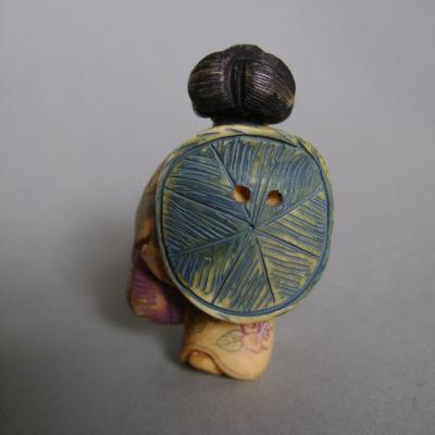 Netsuke en ivoire, Geisha, Japon fin Taisho (1912-1928) 2