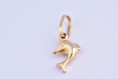 Beau pendentif dauphin en or jaune 18 carats 2