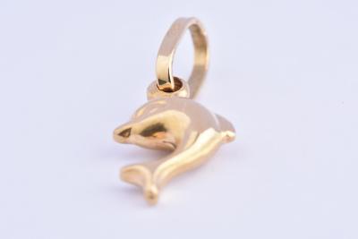 Beau pendentif dauphin en or jaune 18 carats 2