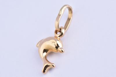 Beau pendentif dauphin en or jaune 18 carats 2