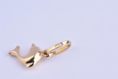 Beau pendentif dauphin en or jaune 18 carats 2
