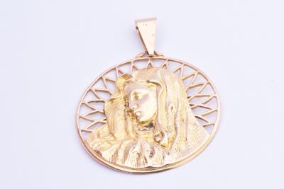 Magnificent Virgin Mary pendant in 18 carat gold (750 thousandths). 2