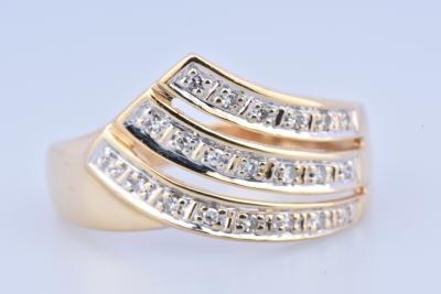 Bague en or jaune 18 carats ornée de 21 diamants ronds brillants 2