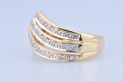 Bague en or jaune 18 carats ornée de 21 diamants ronds brillants 2