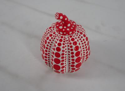 Yayoi KUSAMA (d’après) : Dots Obsession (Pumpkin red) - Sculpture signée 2