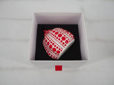 Yayoi Kusama (d’après) : Dots Obsession (Pumpkin red) - sculpture originale, signée 2