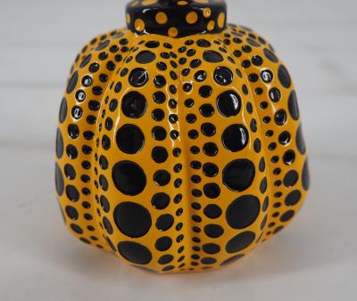 Yayoi Kusama (d’après) : Dots Obsession (Pumpkin yellow - Small) - sculpture originale, signée 2